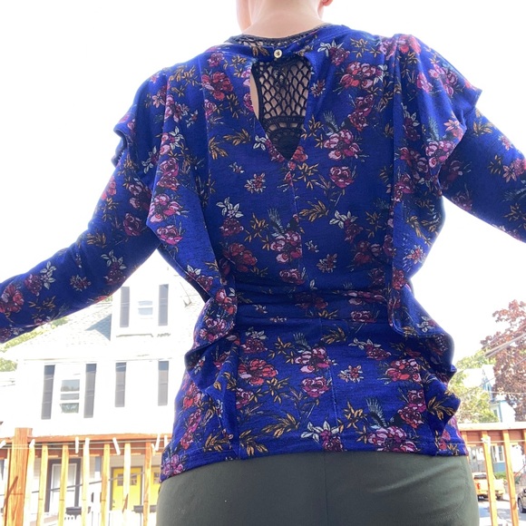 Free People blue floral side flutter shirt, size small - Picture 5 of 12